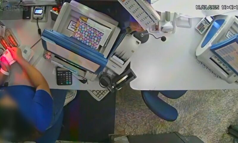 Funcionária é demitida após ‘roubar’ bilhete premiado da Mega-Sena;câmera de segurança registrou ação