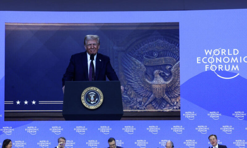 “América Primeiro” :Trump ameaça empresários reunidos em Davos com tarifas se produtos não forem produzidos nos EUA
