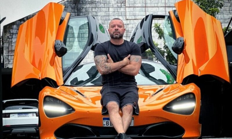 Influenciador e empresário de 46 anos morre após anestesia para fazer tatuagem