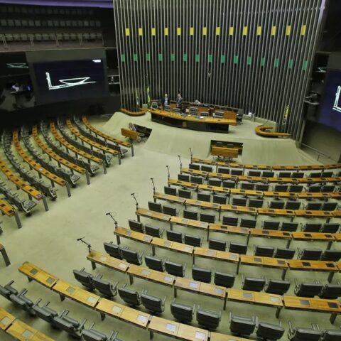 Câmara dos Deputados autoriza novo concurso público com salários de até R$ 34 mil