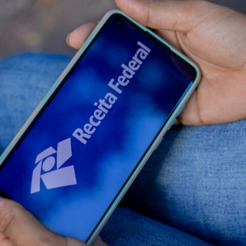 Receita nega aumento de imposto para professores com novo piso; professor passará a pagar aproximadamente R$ 46,78 mensais de IR