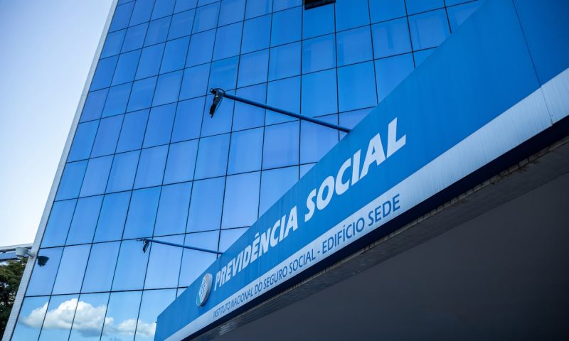 Aposentadoria pelo INSS muda regras em 2026; confira as alterações