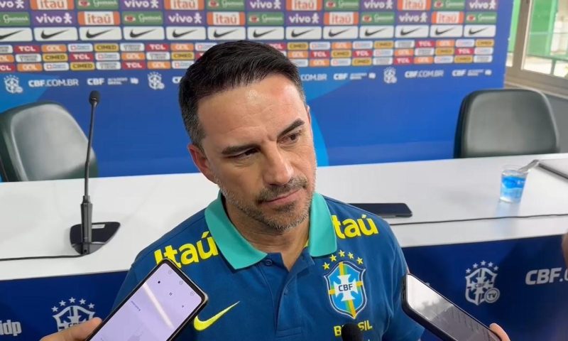 Novo técnico da seleção brasileira: Rodrigo Caetano cita 4 brasileiros, abre portas para estrangeiros