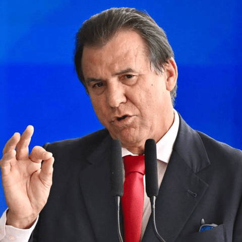 Ministro do Trabalho diz que taxas de vale-alimentação serão reduzidas ‘no amor ou na dor’