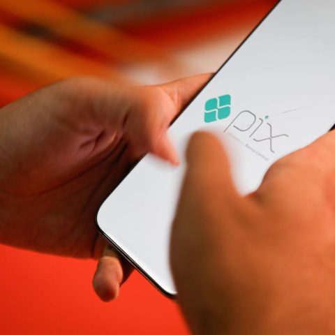 Pix completa cinco anos perto de movimentar R$ 30 trilhões por ano