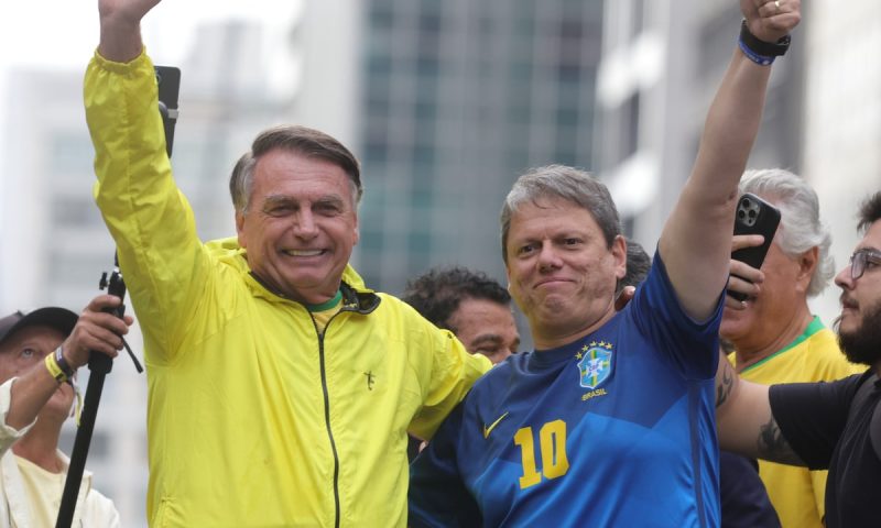 Tarcísio pede ao STF que Bolsonaro viaje aos EUA para negociar tarifas com Trump