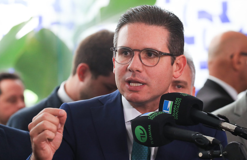 Fim da escala 6×1:  votação na Câmara deve  ser até maio,diz Hugo Motta