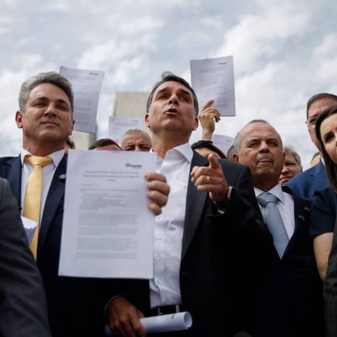 Após prisão de Bolsonaro, Flávio propõe ‘‘pacote da paz’’com anistia geral e ampla e impeachment de Moraes