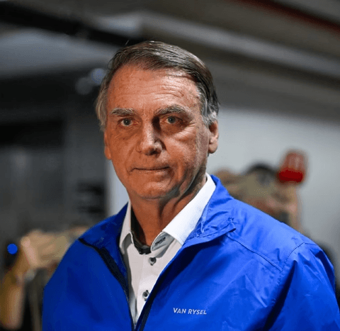 Em prisão domiciliar, Bolsonaro solicita ida a hospital após crises de soluço