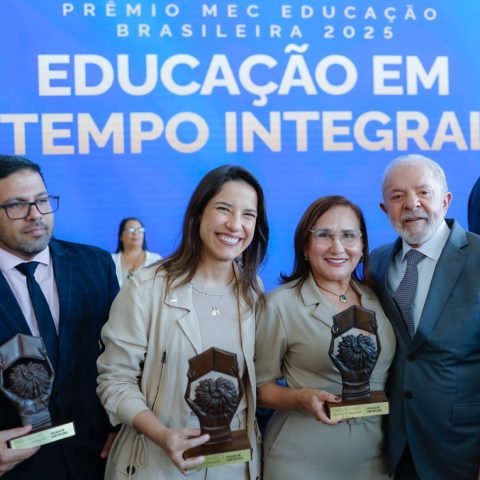 Pernambuco recebe dois prêmios nacionais de educação  em cerimônia no Palácio do Planalto