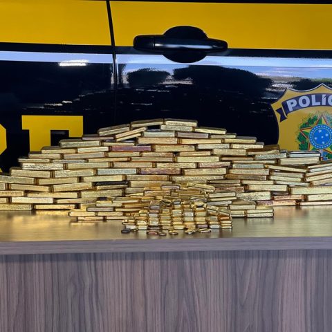 PRF faz maior apreensão de ouro da história do Brasil: R$ 60 milhões em barras de ouro escondidas em uma Hilux