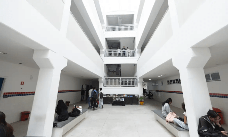 Escola em tempo integral deve ter jornada mínima de 35 horas semanais