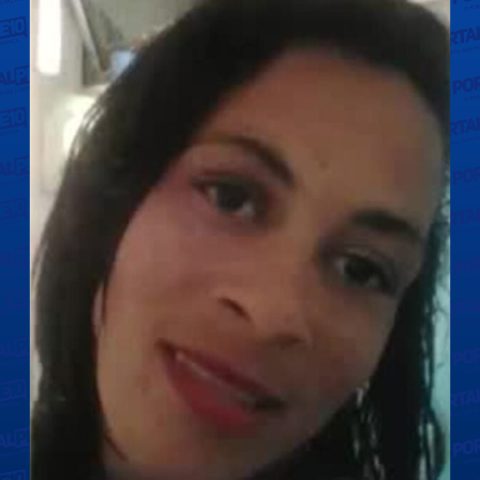 Menino de 9 anos esfaqueia a própria mãe e ela pede um último abraço antes de morrer