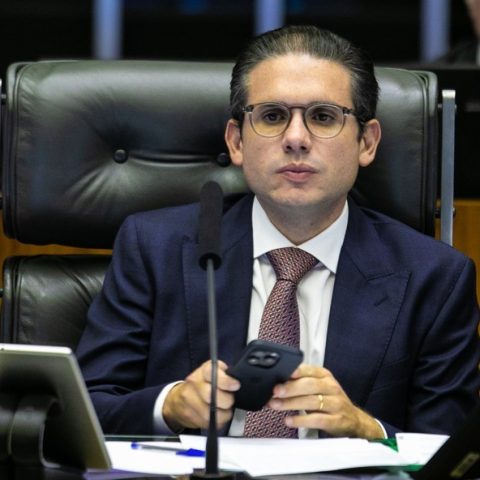 PF encontra diálogos de Hugo Motta pedindo a Vorcaro empréstimo de R$ 22 milhões para cunhada,diz jornal