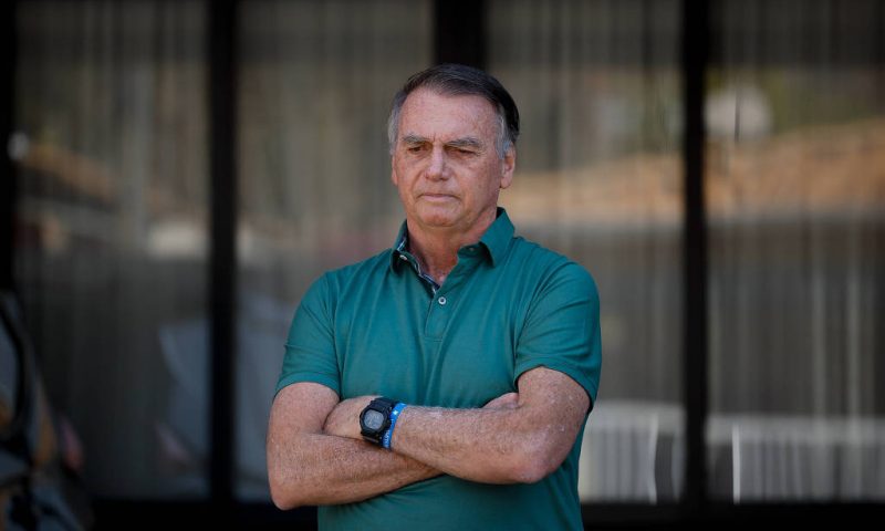 Preso pela PF, Bolsonaro passa por audiência de custódia neste domingo(23)