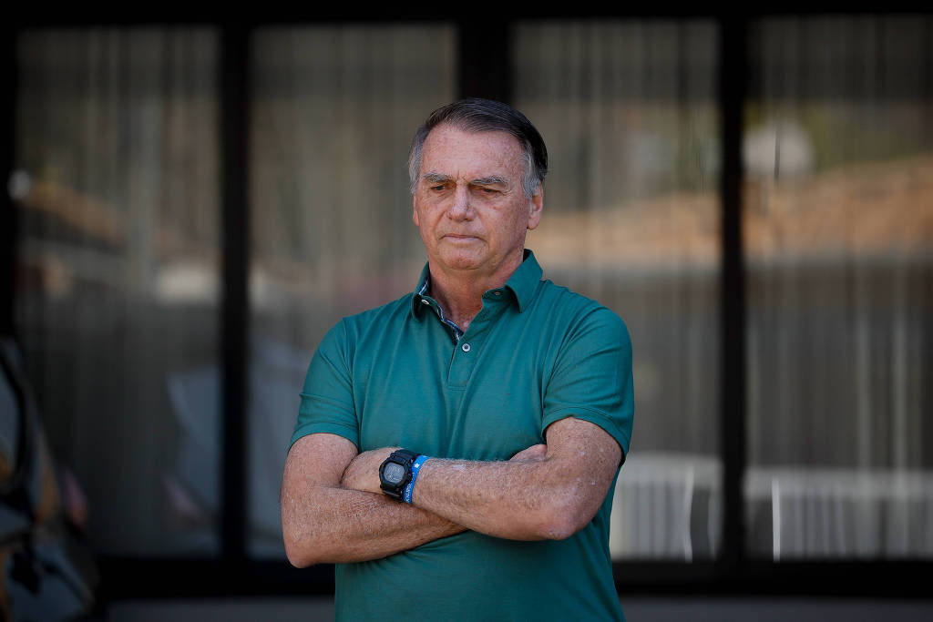 Preso pela PF, Bolsonaro passa por audiência de custódia neste domingo(23)
