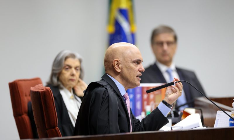 Moraes lista provas de golpe e diz que Bolsonaro liderou organização criminosa: “Não sabe perder eleição”