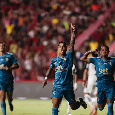 Sport bate Corinthians na Ilha do Retiro e conquista primeira vitória na Série A