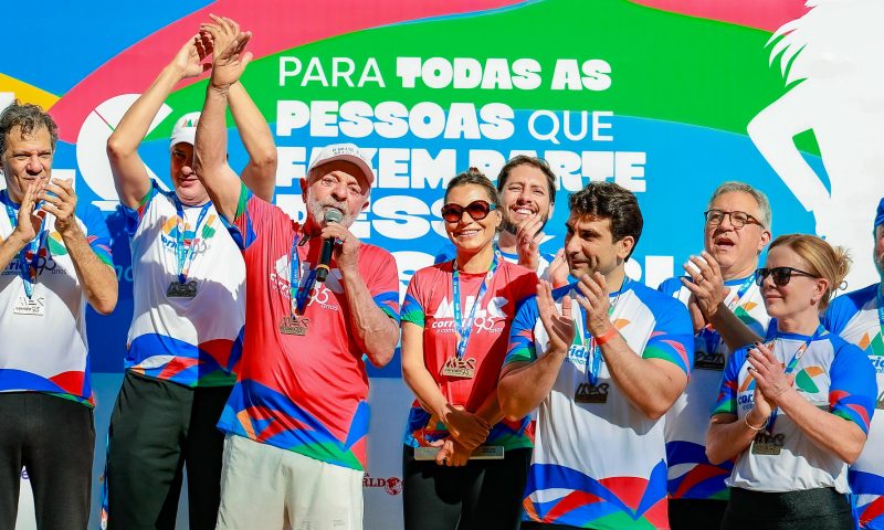 “Brasil será soberano pela educação”, diz Lula na corrida MEC 95 anos