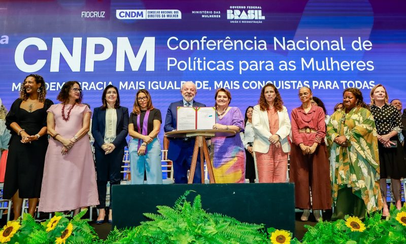 Lula sanciona lei que amplia licença-maternidade em caso de internação