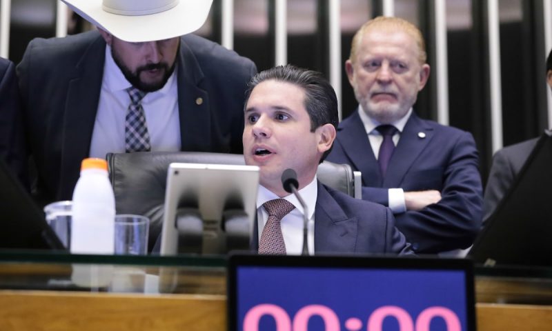 Hugo Motta,presidente da Câmara, promete tirar “pautas tóxicas” da agenda um dia após atos contra anistia e PEC da Blindagem