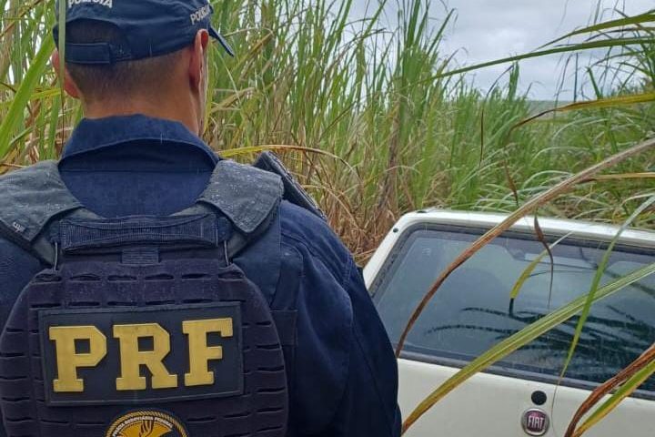 Policial penal é preso suspeito de sequestrar empresário em Primavera, na Mata Sul; PRF encontrou carro em canavial
