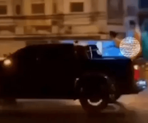 Influencer é preso após fazer sexo explícito em caminhonete em movimento