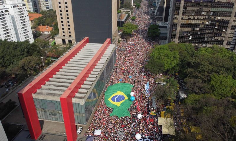 Tamanho de manifestações contra PEC da Blindagem e anistia assusta bolsonaristas