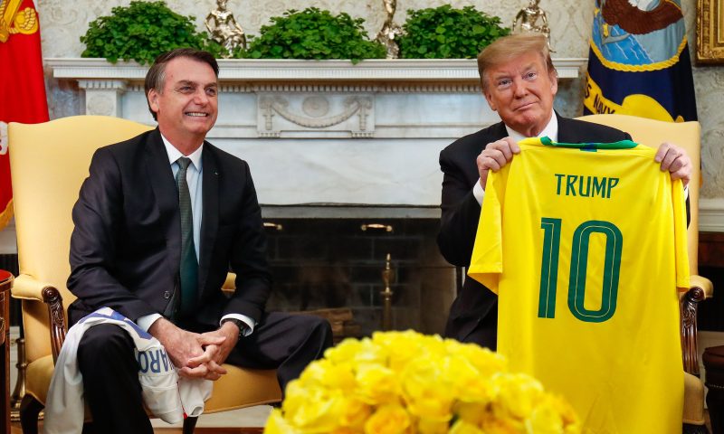 Donald Trump pode visitar Bolsonaro em prisão domiciliar