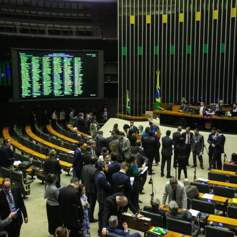 Câmara aprova projeto que autoriza quebra de sigilo bancário e fiscal para fixar ou revisar pensão alimentícia