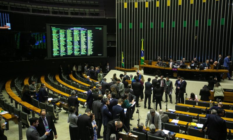 Câmara aprova urgência para projeto de anistia, e decidirá se dá perdão ou reduz penas de condenados