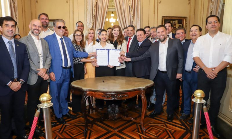 Raquel Lyra sanciona empréstimo de R$ 1,5 bilhão e reforça apelo à Alepe: ‘não travem Pernambuco’