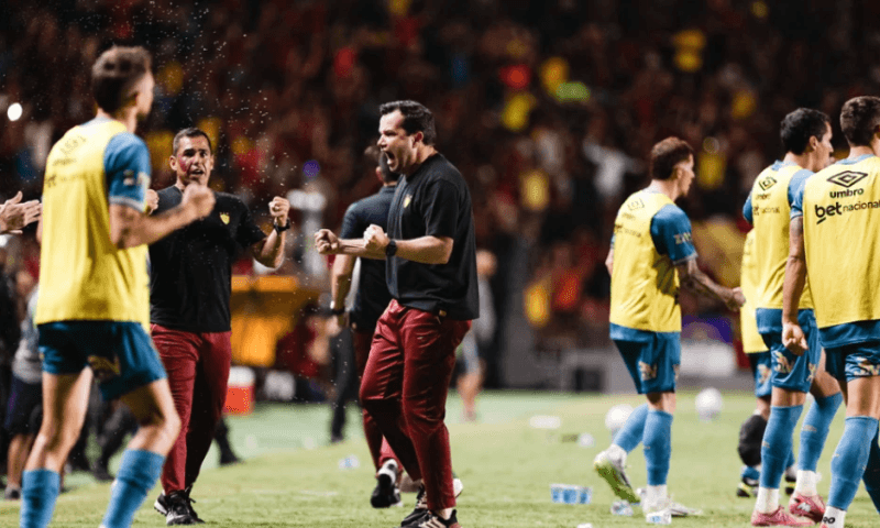 Daniel Paulista elogia titulares do Sport e revela alívio após vitória contra o Corinthians