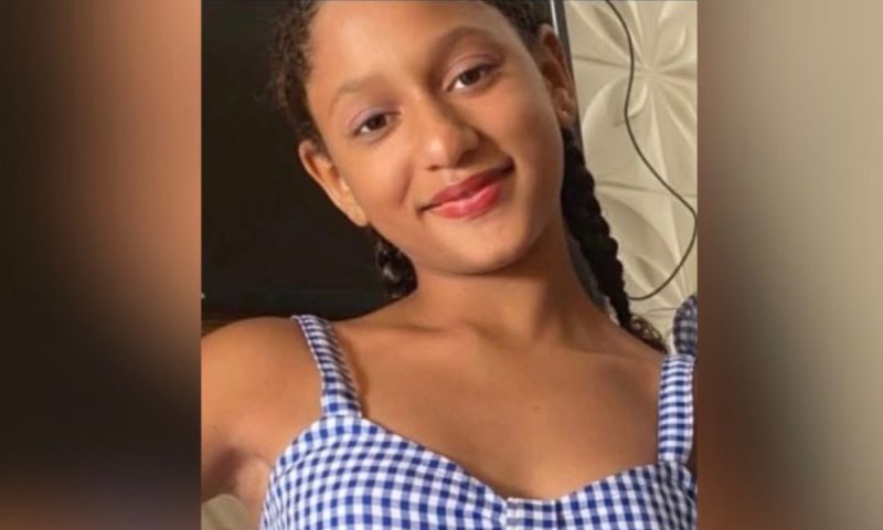 Menina morta por colegas em escola teria batido a cabeça após recusar beijo