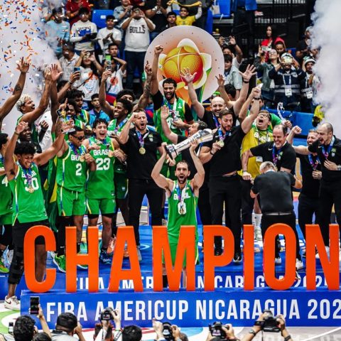 Brasil bate Argentina e é pentacampeão da Copa América de Basquete e encerra jejum de 16 anos sem vencer o torneio
