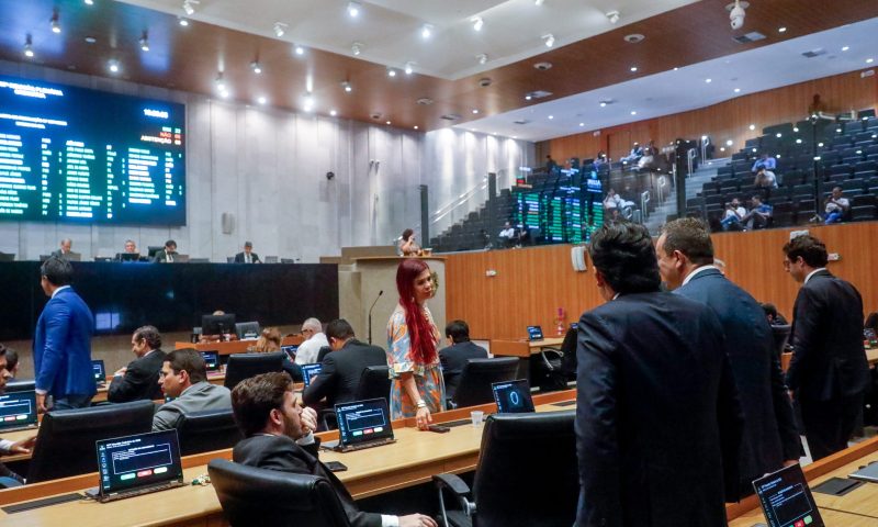 Alepe aprova lei que responsabiliza com mais rigor quem adulterar bebidas com metanol em Pernambuco