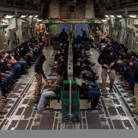 Número de brasileiros deportados no governo Trump bate recorde em 2025