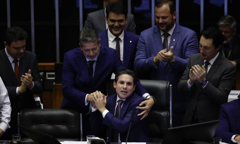 Por unanimidade, Câmara aprova isenção de IR a quem ganha até R$ 5 mil