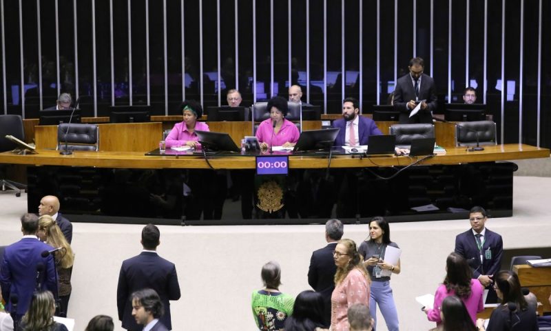 Câmara aprova projeto que prevê licença menstrual de até dois dias