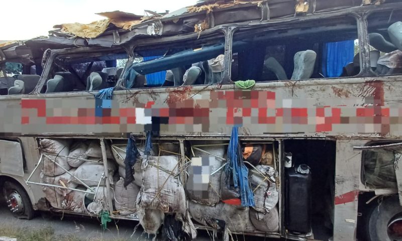 Acidente com ônibus na BR-423 em PE: entre as vítimas fatais, estão 11 mulheres e 4 homens