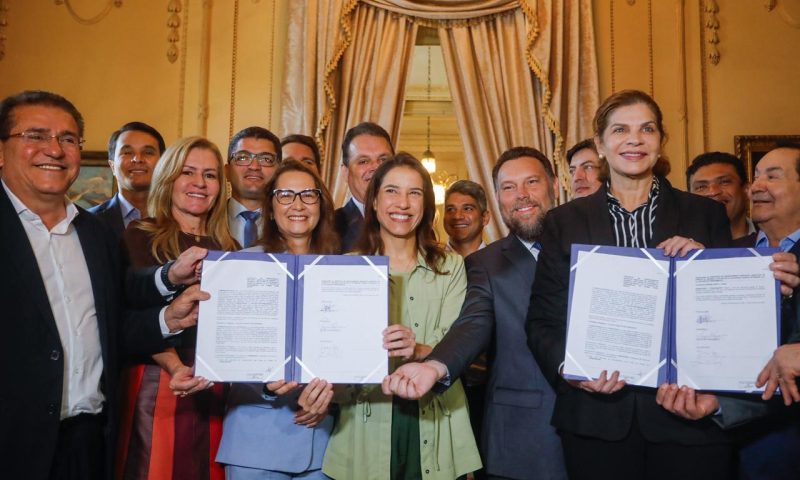 Raquel Lyra assina empréstimo de R$ 1,4 bilhão e cobra oposição: ‘trabalhem a favor de Pernambuco’