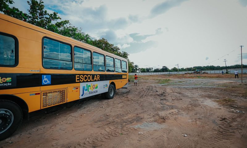 MPF aciona Justiça para que governo de Pernambuco retire propaganda de ônibus escolares doados pela União