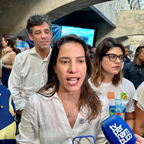 Raquel Lyra volta de férias com foco de acelerar entregas e articulações para a eleição de outubro