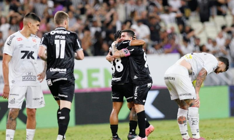 Próximo adversário do Sport, Ceará goleia Santos pelo Brasileirão e deixa clube paulista à beira do Z4