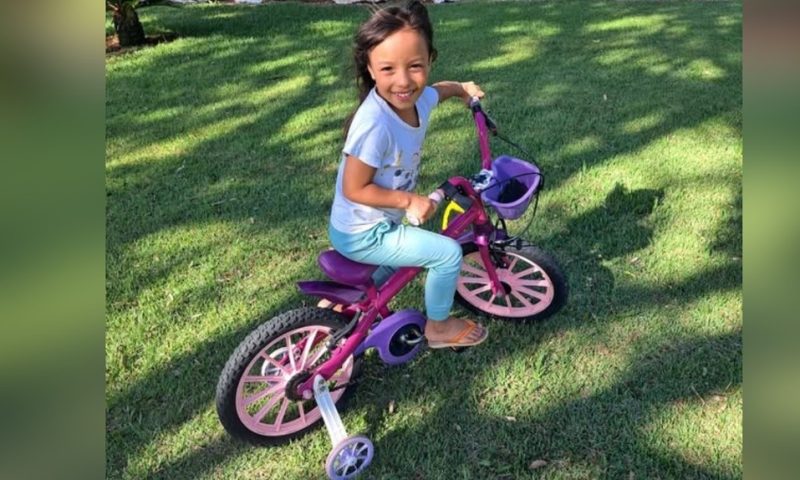 Mãe e padrasto dizem ter matado menina de 5 anos e concretado corpo no quintal de casa