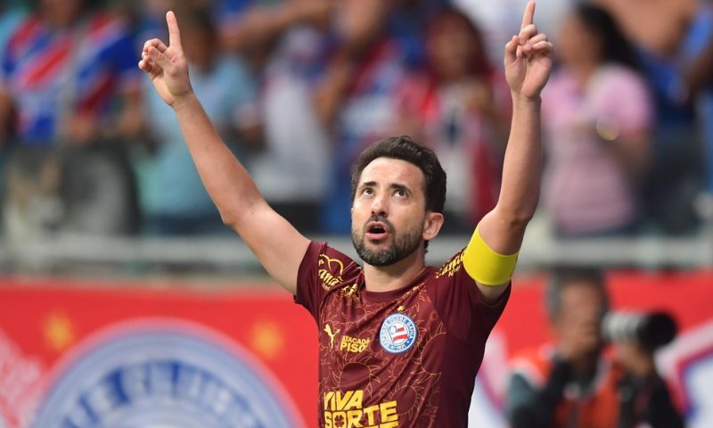 Jogador Everton Ribeiro é diagnosticado com câncer na tireoide