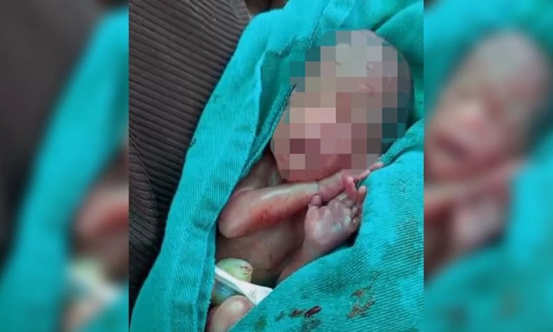 Recém-nascido declarado morto chora dentro do caixão durante sepultamento