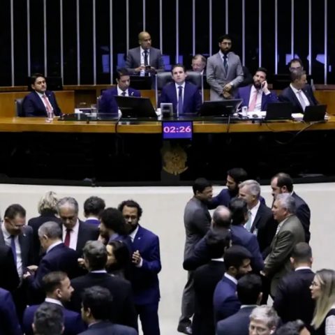 Senado deve iniciar discussões sobre fim da escala 6×1 nesta semana