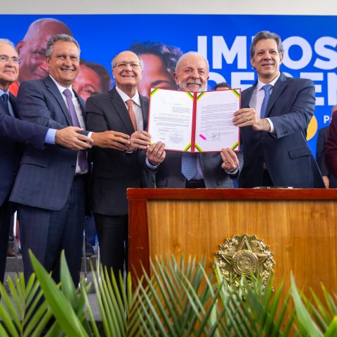 Lula sanciona lei que isenta IR para quem ganha até R$ 5.000 por mês ; nova regra entra em vigor a partir de 1º de janeiro