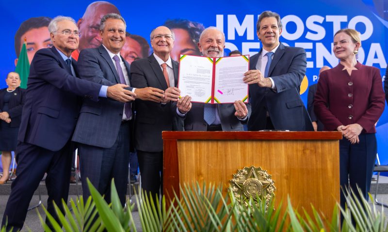 Lula sanciona lei que isenta IR para quem ganha até R$ 5.000 por mês ; nova regra entra em vigor a partir de 1º de janeiro